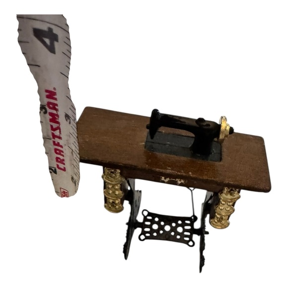 Vintage Chadwick Miller Miniature Old Fashioned Sewing Machine Doll House - Picture 5 of 5